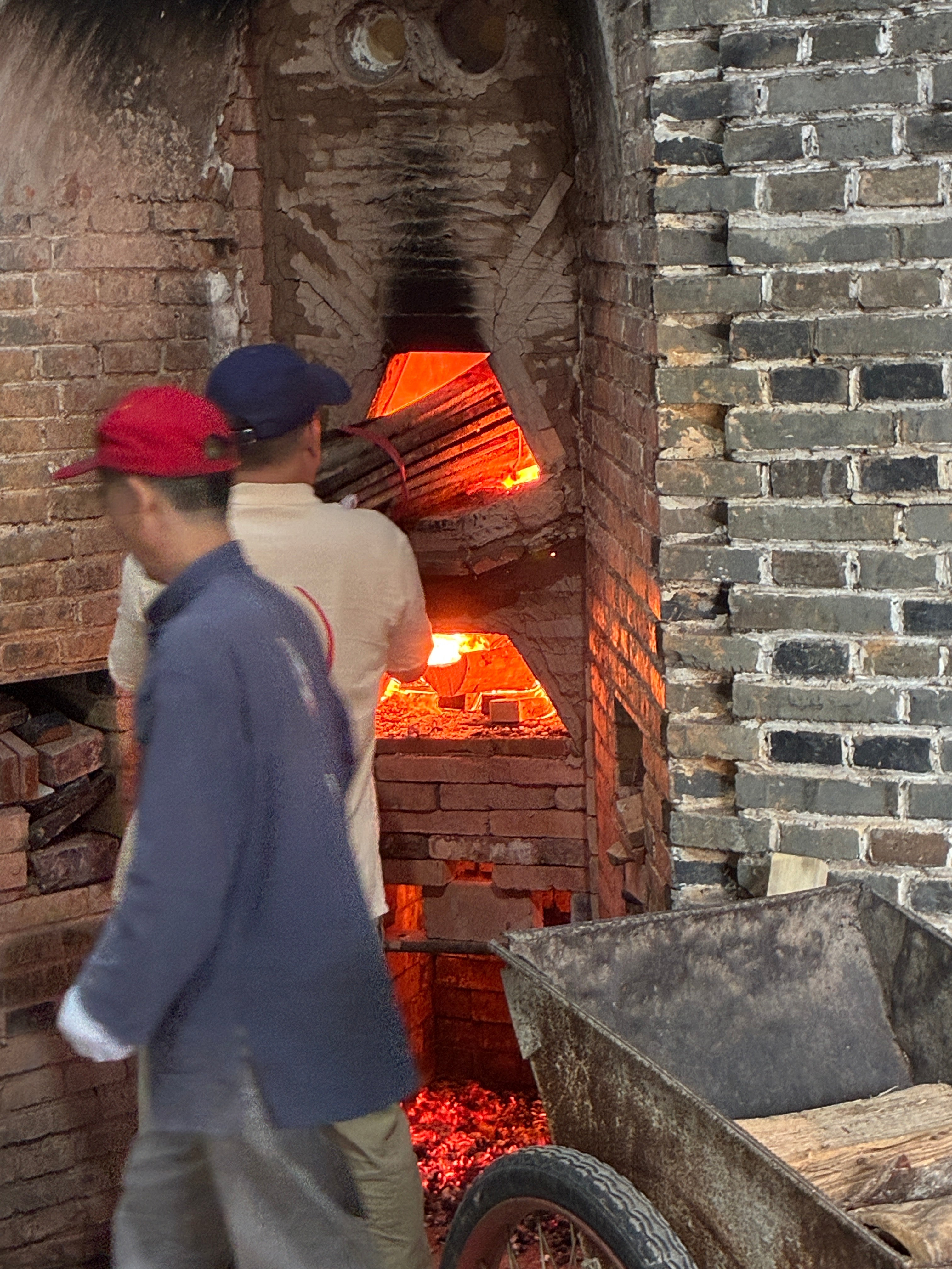 Opening the Phoenix Wood-Fired Kiln After a Sleepless Night | 1300°C Results from Jingdezhen